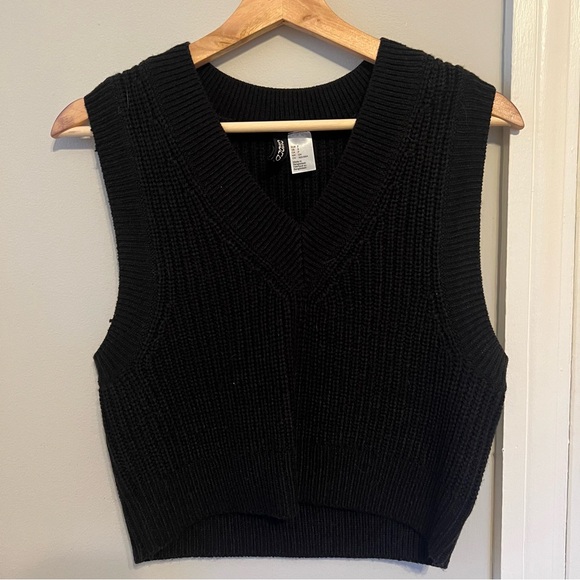 H&M Sweater Vest - Picture 1 of 3